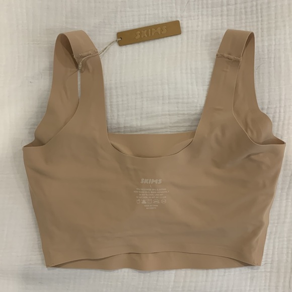 ✨ SKIMS Naked Scoop Tank Bra — Mica (Size L) ✨ - Picture 2 of 8